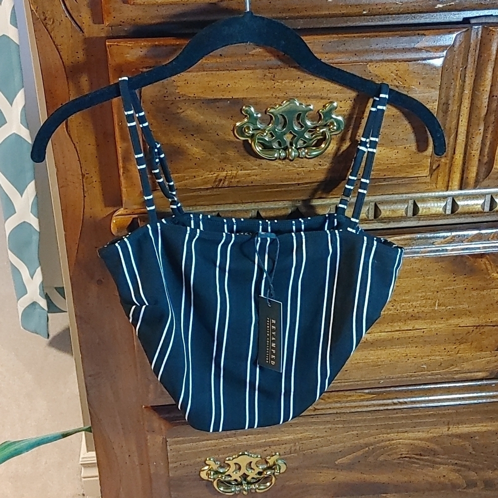 NEW Women's Revamped Black & White Striped Crop Top Size Medium